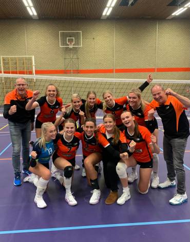 Dynamo dames 1 begint met winst in de beker!